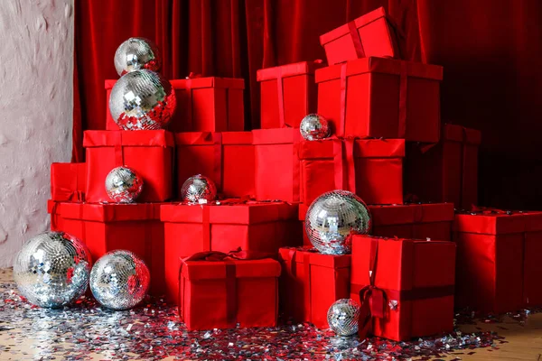 Ajándék Dobozok Konfettivel Karácsonykor — Stock Fotó