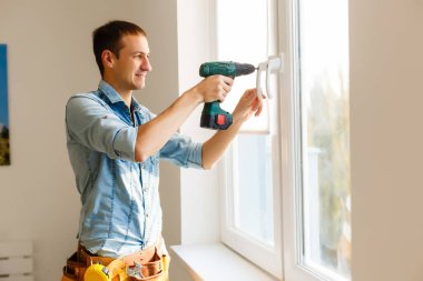 Bir tamirciye yaklaş.