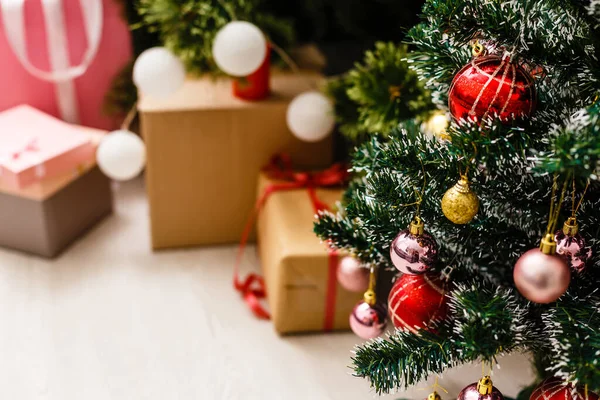 Geschmückter Mini Weihnachtsbaum Der Wohnung — Stockfoto