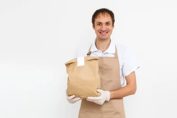 Entrega Homem Trabalhando Camisa Com Avental Luvas Proteção Mão Segurando — Fotografia de Stock