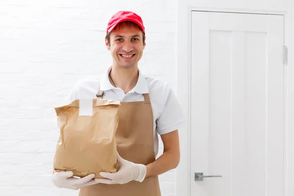 Diverso Recipientes Papel Para Comida Take Away Homem Entrega Está — Fotografia de Stock