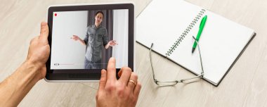 Tablet ekranında daha az video, çevrimiçi öğrenme