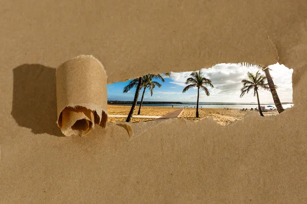 Paysage Estival Travers Une Lacune Dans Papier — Photo