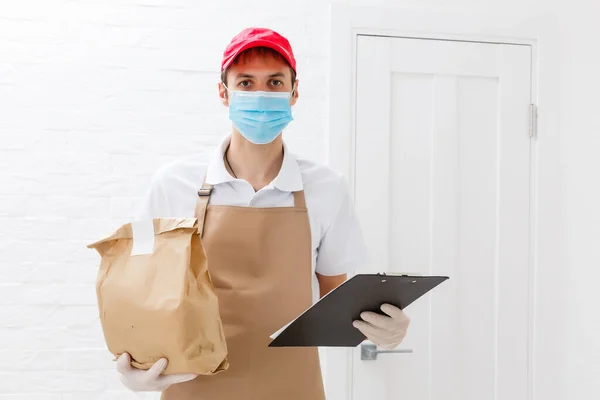 Mångfald Pappersbehållare För Hämtmat Frakt Mannen Bär — Stockfoto