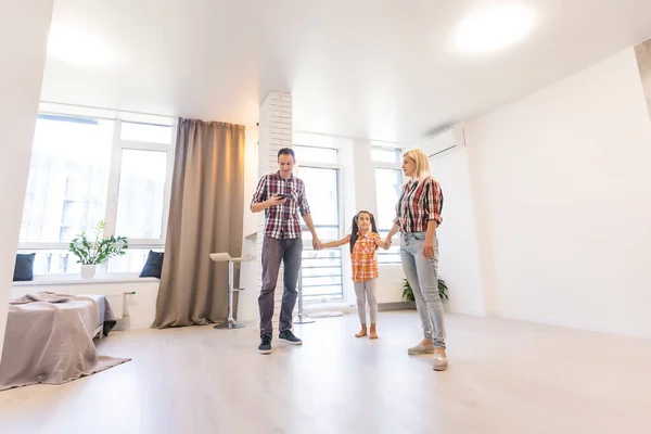 Family Moving New Home — Stock Photo, Image