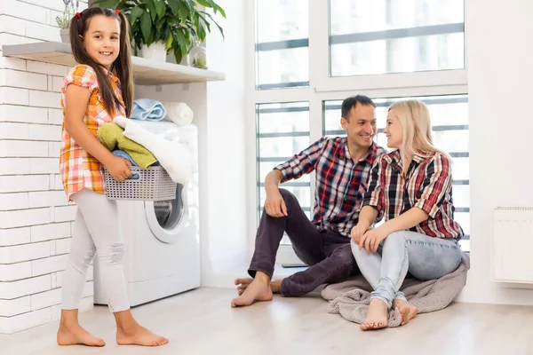 Family Mother Father Child Girl Little Helper Laundry Room Washing — Stock Photo, Image