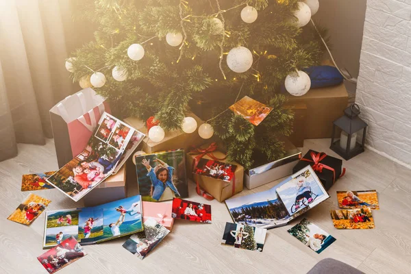 Álbum Fotos Familiares Cerca Del Árbol Navidad — Foto de Stock