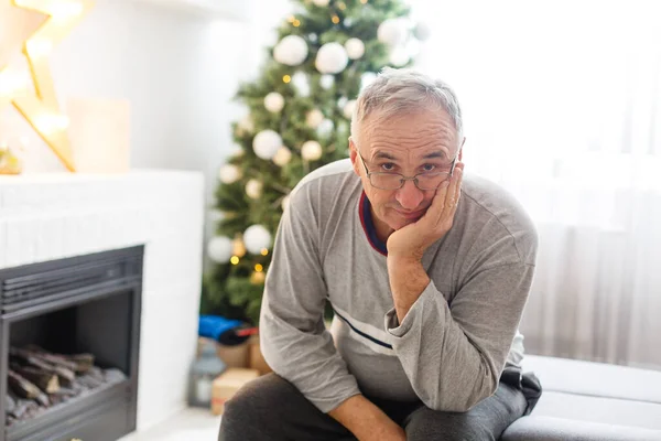 Senior Man Sitting Fireplace Christmas — Stock Photo, Image