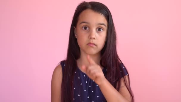 Girl appears in the frame and show silent sign at pink background slow motion — Stock Video