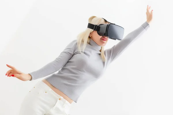 Frau Mit Virtual Reality Headset Virtual Brille — Stockfoto