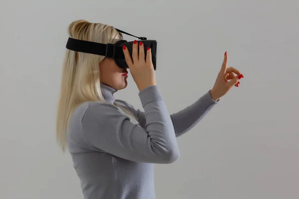 Frau Mit Virtual Reality Headset Virtual Brille — Stockfoto