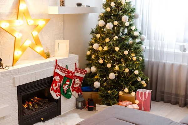Şömine Arka Planında Noel Çorapları — Stok fotoğraf