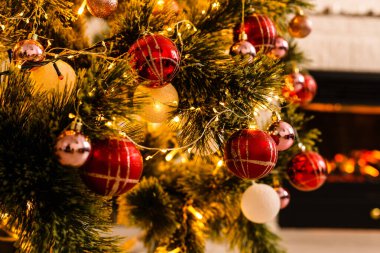 Noel Ağacı Dekorasyonu Noel ağacı ışıklandırılmış arka plan