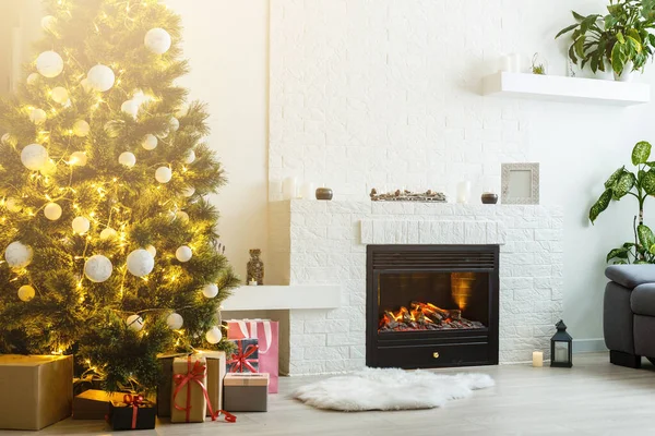 Karácsony Ünnepe Gyönyörűen Berendezett Ház Egy Karácsonyfával — Stock Fotó