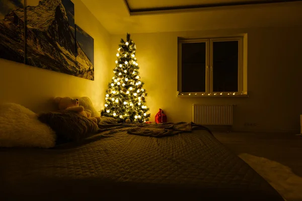 Design Zimmer Mit Weihnachtstanne Und Bett Landhausstil Inneren — Stockfoto