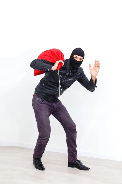 Kar Maskesi Takan Hırsızlar Beyaza Izole Edilmiş — Stok fotoğraf