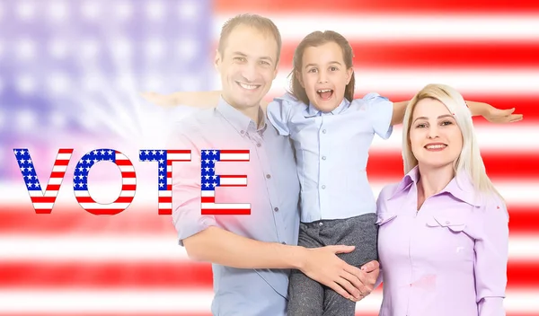 Orgullosa Familia Americana Caminando Juntos Tomados Mano Con Bandera Ondeando — Foto de Stock