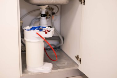 Ev kullanımı için Osmosis su arıtma filtresi. sağlıklı yaşam tarzı