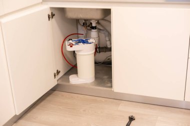 Ev kullanımı için Osmosis su arıtma filtresi. sağlıklı yaşam tarzı