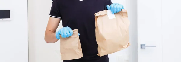 Leverancier Met Kartonnen Dozen Rubberen Handschoenen Medisch Masker Kopieer Ruimte — Stockfoto