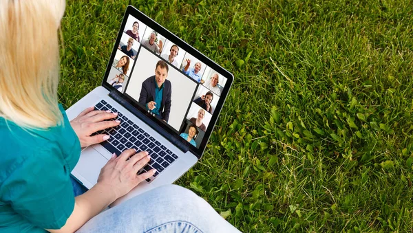 Muchos Retratos Caras Diversos Jóvenes Personas Edad Webcam Ver Mientras — Foto de Stock