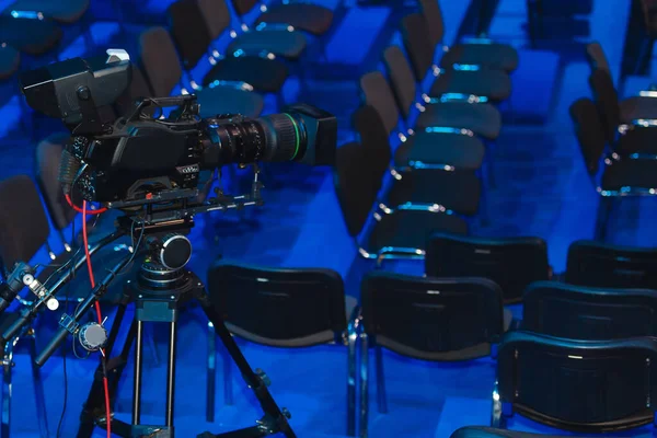 Videocámara Profesional Cámara Vídeo Silueta Negra Cámara Sobre Fondo Azul — Foto de Stock