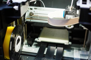 Tezgahta çalan bir grup. Yüksek kalite fotoğraf