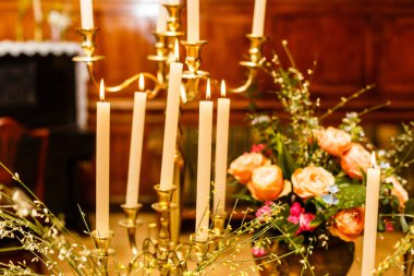 Masada altın bir yüzük. Yüksek kalite fotoğraf