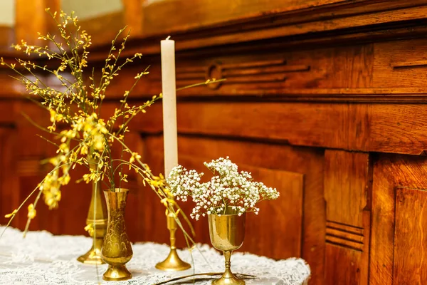 Une Bague Sur Une Table Photo Haute Qualité — Photo