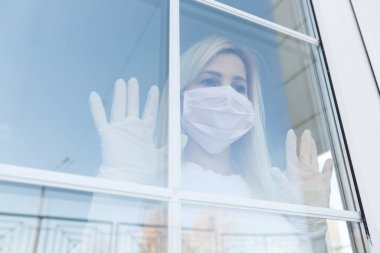 Karantina ya da kendini izole eden aile 