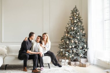 Noel ağacı süslemek. Yüksek kalite fotoğraf