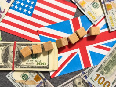 Amerika ve Büyük Britanya bayrağı. Sembol işbirliği ve ortaklık. Siyasi ilişkiler kavramı. Yüksek kalite fotoğraf