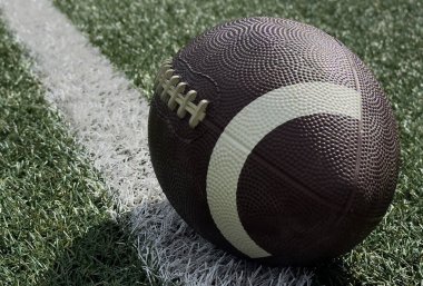 Amerikan futbolu yeşil çimlerde. Takım sporu konsepti. Yüksek kalite fotoğraf