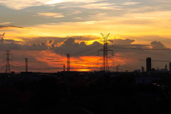 高電圧ポール シルエット サンセット — ストック写真