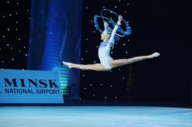 Kimliği belirsiz genç jimnastikçi, jimnastik, Minsk, Belarus 22 Aralık 2018 'Bebek-Cup Belswissbank' çocuk yarışmalarda yer aldığı.