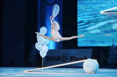 Kimliği belirsiz genç jimnastikçi, jimnastik, Minsk, Belarus 22 Aralık 2018 'Bebek-Cup Belswissbank' çocuk yarışmalarda yer aldığı.