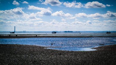 Fotoğraf düşük tide saatlerde çakıllı Chalkwell Beach