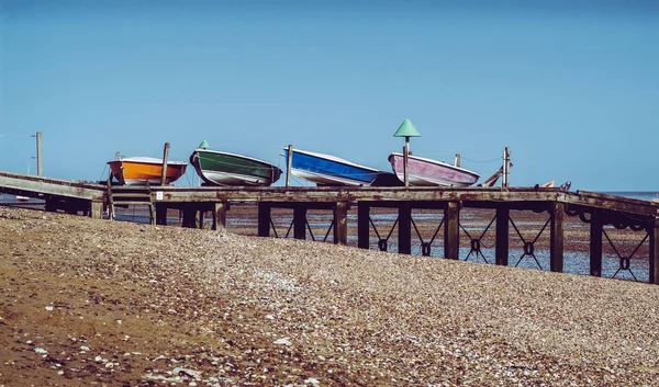 Красочные Лодки Сфотографированы Пляже Эссексе Великобритания — стоковое фото