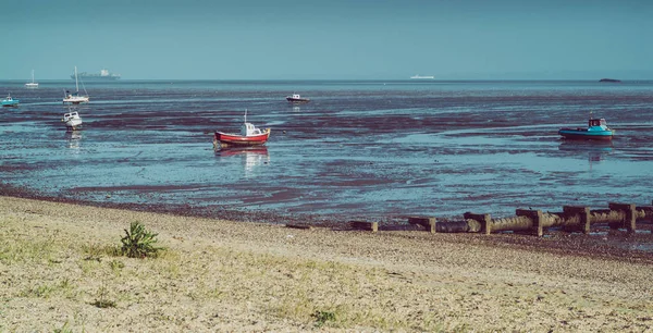 Piccole Barche Fotografate Durante Bassa Marea Shoeburyness Essex Regno Unito — Foto Stock