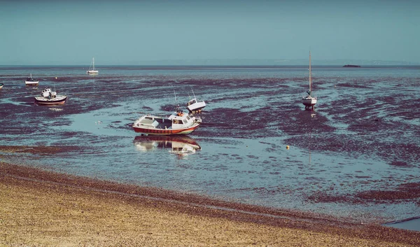Piccole Barche Fotografate Durante Bassa Marea Shoeburyness Essex Regno Unito — Foto Stock