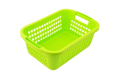 Yeşil plastik sepet, beyaz arkaplanda izole edilmiş.