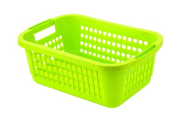 Yeşil plastik sepet, beyaz arkaplanda izole edilmiş.