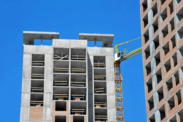 Guindaste Construção Construção Contra Céu Azul — Fotografia de Stock