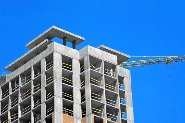 Kraanvogel Gebouw Aanbouw Tegen Blauwe Lucht — Stockfoto