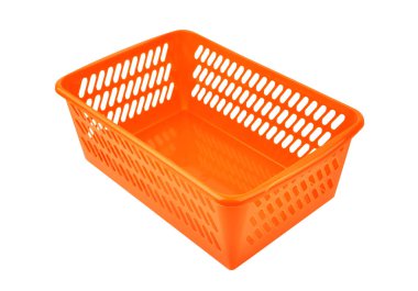 Kırmızı plastik sepet, beyaz arkaplanda izole edilmiş.