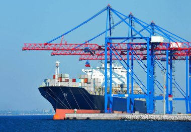Bağlantı noktası kargo vinç, gemi ve konteyner, Odessa, Ukrayna