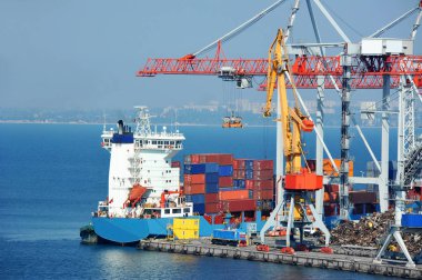 Bağlantı noktası kargo vinç, gemi ve konteyner, Odessa, Ukrayna