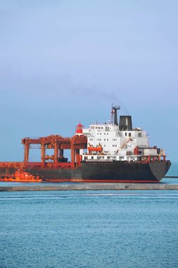 toplu kargo gemisini yardımcı pilotun Quayside liman
