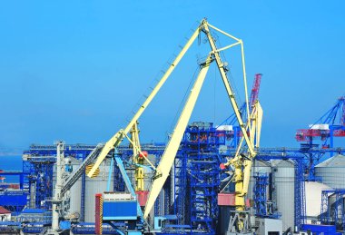 Kargo vinç ve tahıl silosu bağlantı noktası Odessa, Ukrayna