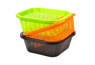 Beyaz arka plan üzerinde izole depolama plastik sepet